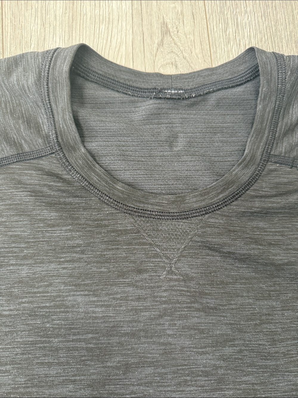 Lululemon Mens Tech T Shirt Heathered Black - Picture 3 of 5